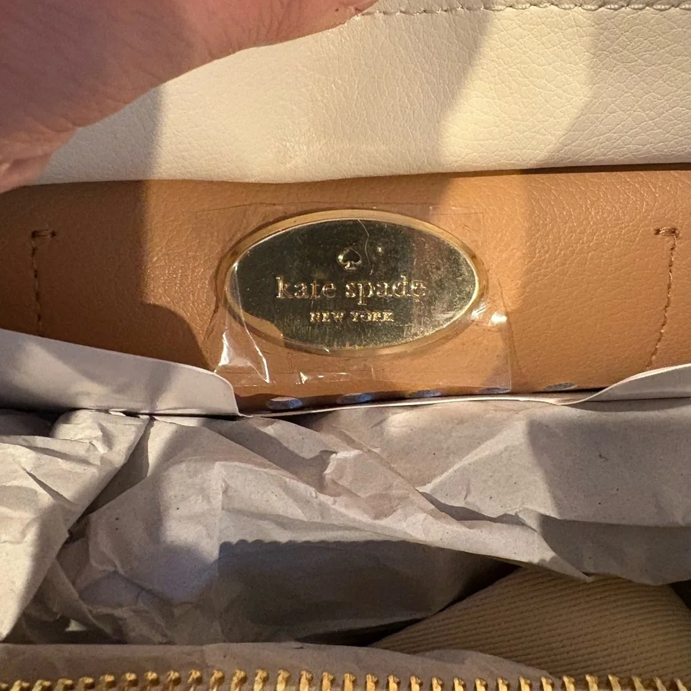 Kate Spade NWT Kip Perforated Leather Tote in Meringue Cream - Picture 7 of 11